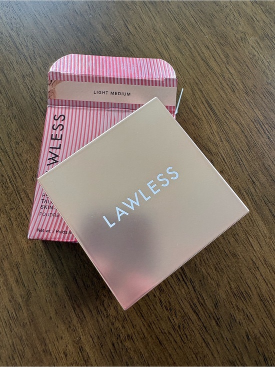 LAWLESS Other - NWT LAWLESS Skin-Smoothing Perfecting Powder Foundation MED-LIGHT at HALF OFF
